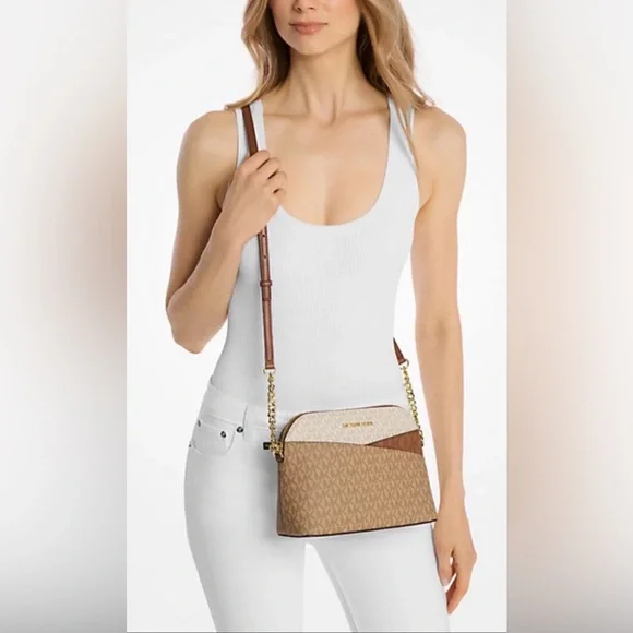 Michael Kors Retail $258 JET SET TRAVEL MEDIUM COLOR-BLOCK SIGNATURE Logo BAG - Picture 2 of 3